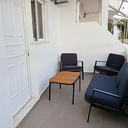 Corafili Apartman Kiotári